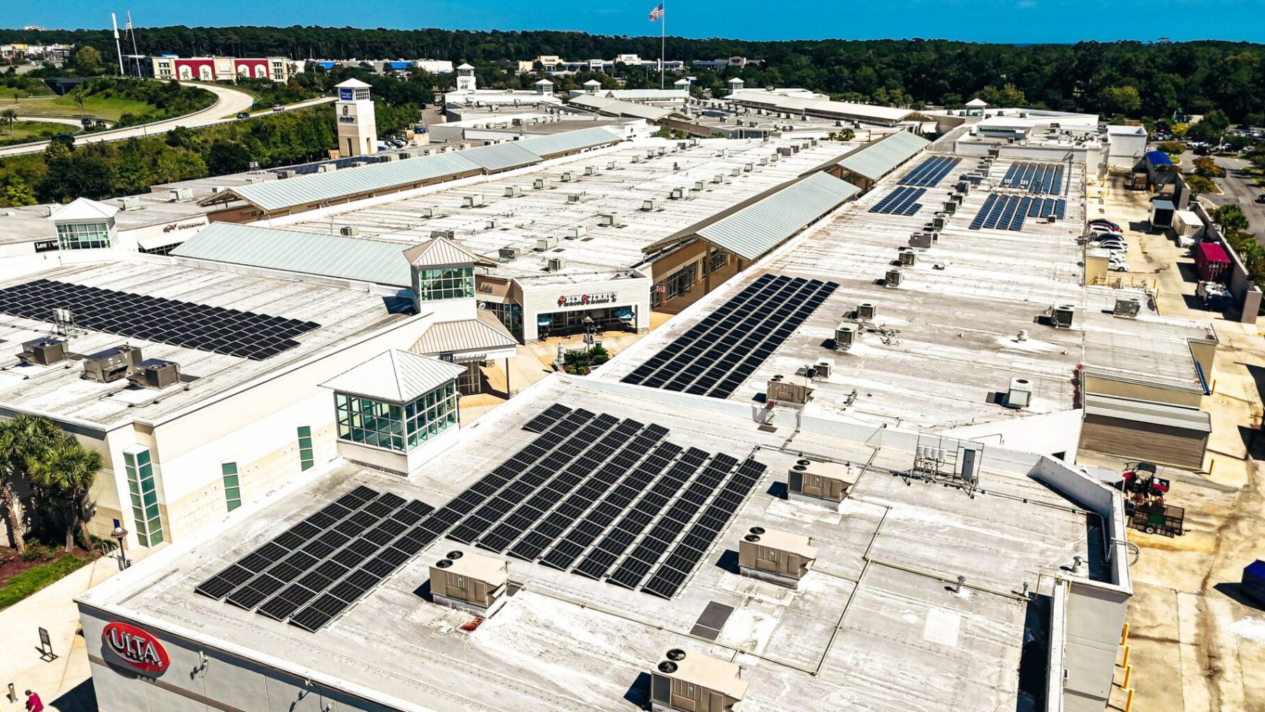 Rooftop solar at a retail outlet center in Myrtle Beach, SC – 624 kW by Plankton Energy