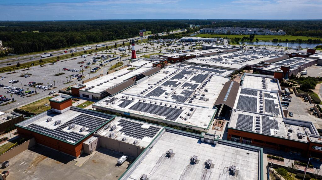 Rooftop solar at a retail outlet center in Savannah, GA – 1,424 kW by Plankton Energy