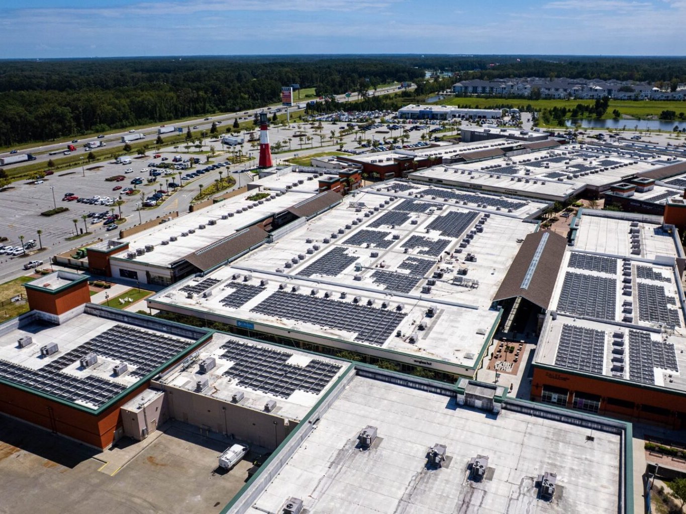 Rooftop solar at a retail outlet center in Savannah, GA – 1,424 kW by Plankton Energy